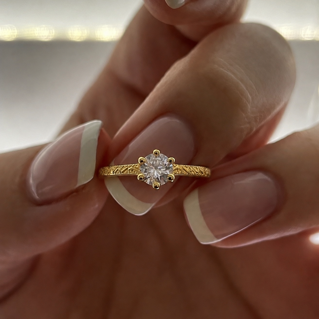 Vintage classic solitaire ring