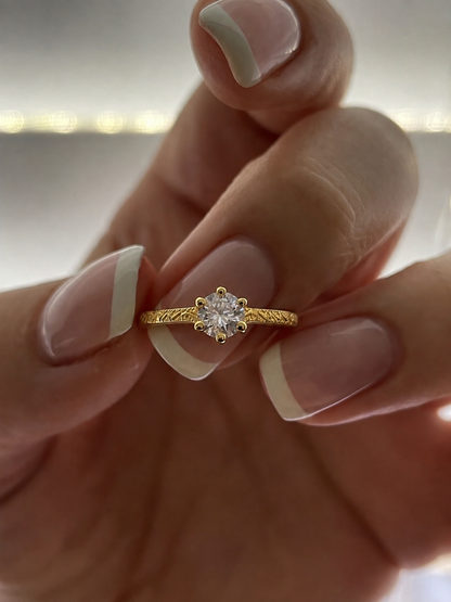 Vintage classic solitaire ring